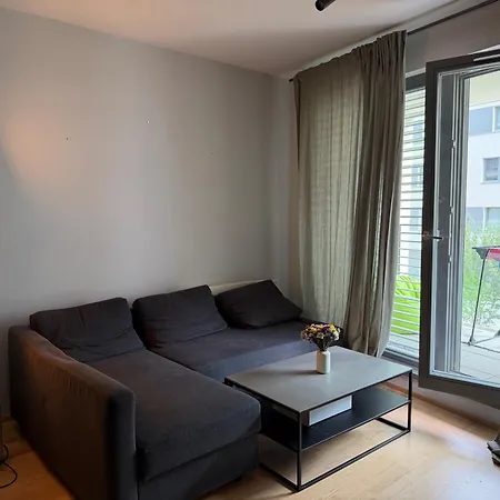 8 1-bed Sleeps 2 W Parking Near Metro Apartmán