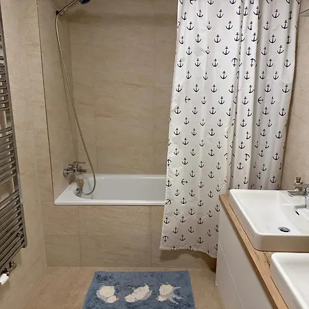 8 1-bed Sleeps 2 W Parking Near Metro Praha