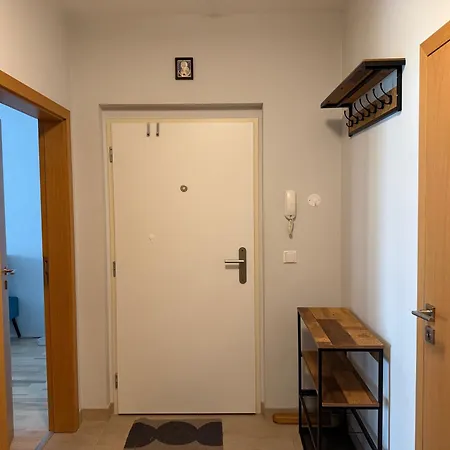 Apartmán 8 1-bed Sleeps 2 W Parking Near Metro