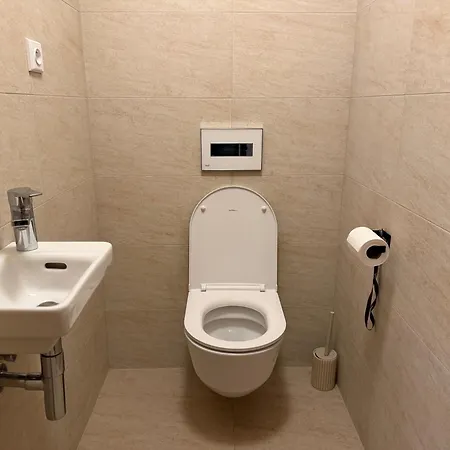 Apartmán 8 1-bed Sleeps 2 W Parking Near Metro *