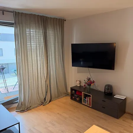 Apartmán 8 1-bed Sleeps 2 W Parking Near Metro *