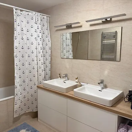 8 1-bed Sleeps 2 W Parking Near Metro
